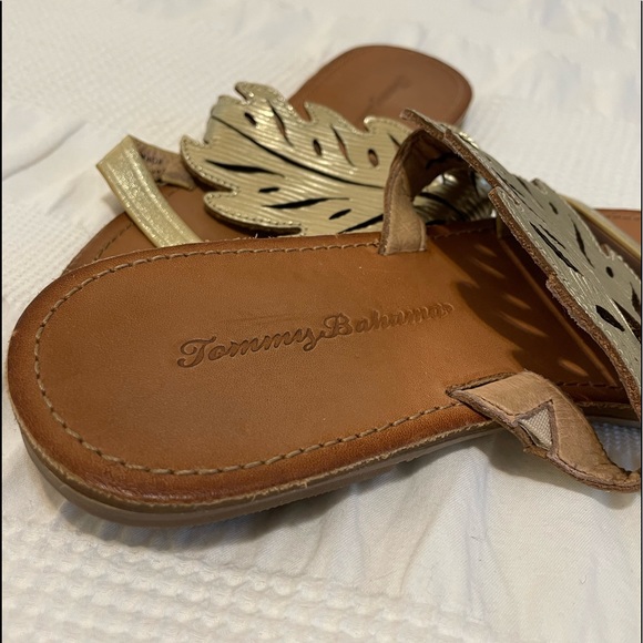 10 Tommy Bahama Plumeria Gold Leaf sandal size 10. Leather sandals retail 200 US - Picture 4 of 9